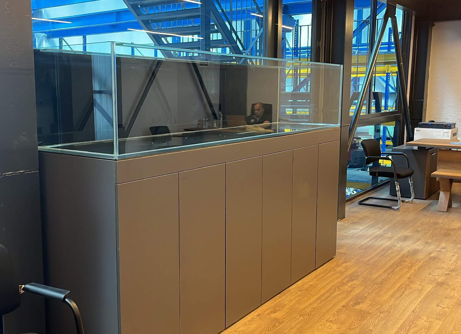 260x60x55h Full AGC AZZURA GLASS - MDF STAND